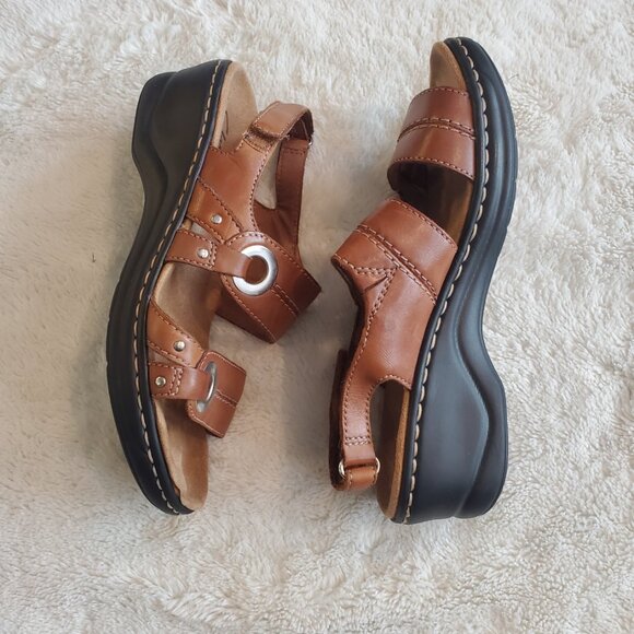 Clarks Brown Strappy Tan  Leather Velcro Sandals Womens Size 7 Open Toe Brown - Picture 3 of 10